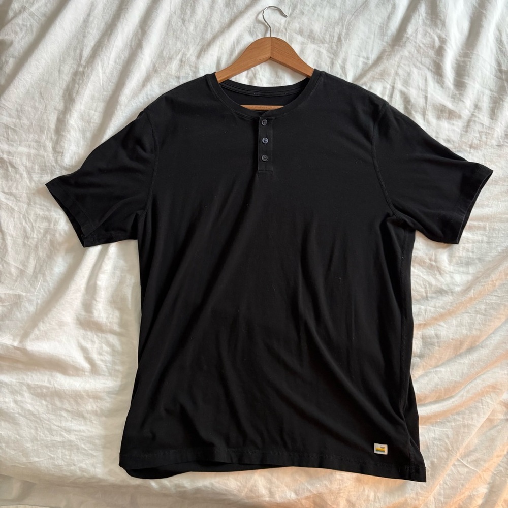 ✔️ Vuori Black Short Sleeve Henley
